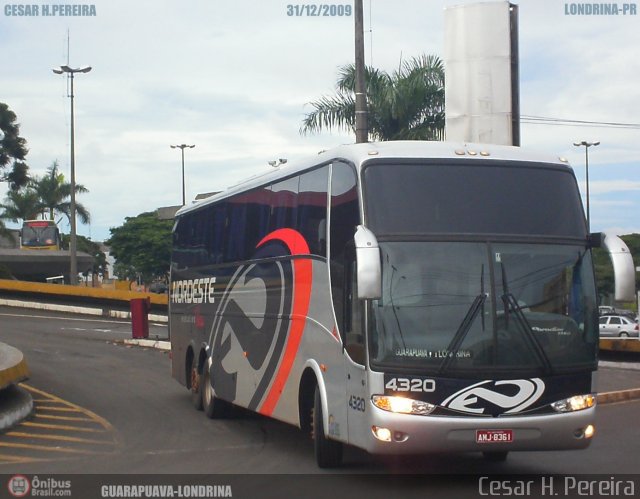 Expresso Nordeste 4320 na cidade de Londrina, Paraná, Brasil, por Cesar H. Pereira. Número da foto: #64715.