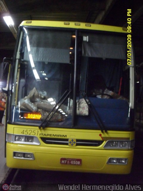 Viação Itapemirim 45251 na cidade de Brasília, Distrito Federal, Brasil, por Wendel Hermenegildo Alves. Número da foto: #72287.