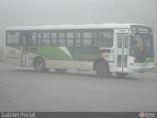 Viação Esperança Petrópolis 1040 na cidade de Petrópolis, Rio de Janeiro, Brasil, por Gabriel Peclat. Número da foto: #214832.