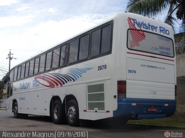 Twister Rio Transporte e Turismo 2070 na cidade de Rio de Janeiro, Rio de Janeiro, Brasil, por Alexandre  Magnus. Número da foto: #235147.