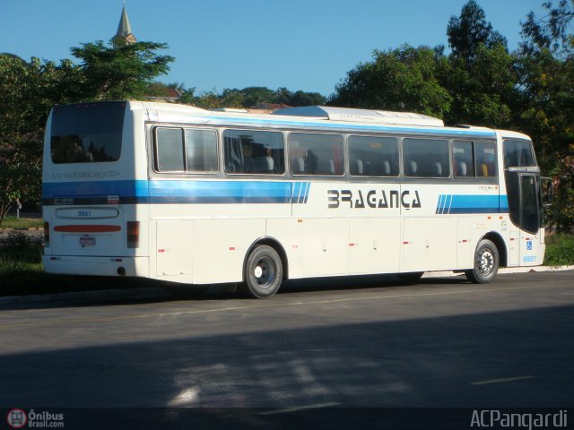 Auto Viação Bragança 9951 na cidade de Bragança Paulista, São Paulo, Brasil, por Antonio Carlos Pangardi. ID da foto: 238252.