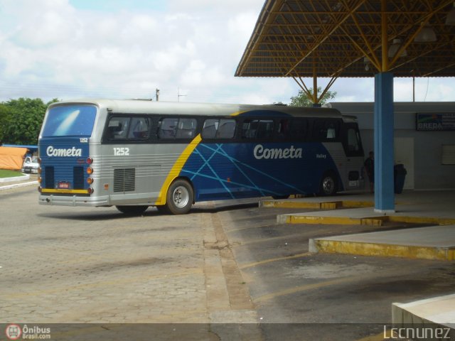 Viação Cometa 1252 na cidade de São Miguel Arcanjo, São Paulo, Brasil, por Luis Nunez. ID da foto: 241033.