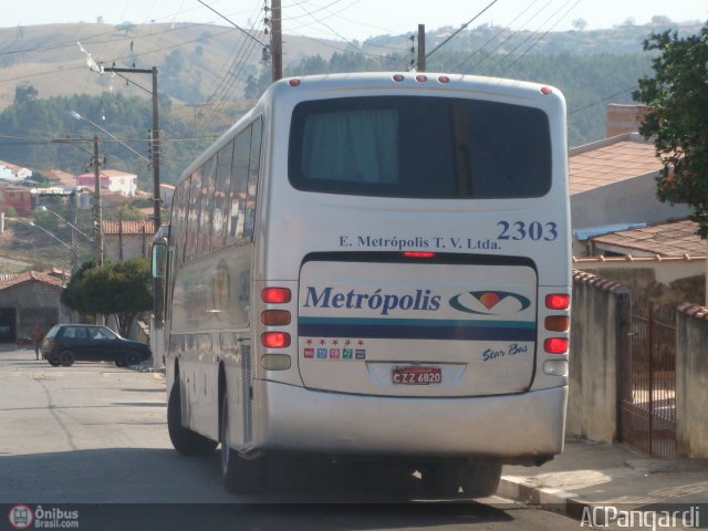 Expresso Metrópolis Transportes e Viagens 2303 na cidade de Pinhalzinho, São Paulo, Brasil, por Antonio Carlos Pangardi. Número da foto: #246982.