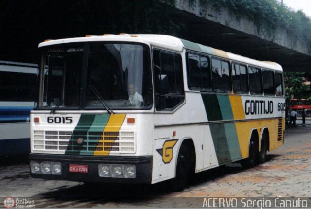 Empresa Gontijo de Transportes 6015 na cidade de Belo Horizonte, Minas Gerais, Brasil, por Sérgio Augusto Braga Canuto. ID da foto: 249105.