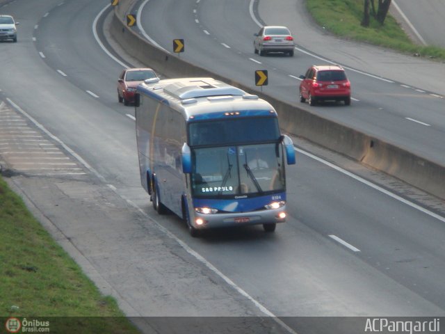 Viação Cometa 8104 na cidade de Atibaia, São Paulo, Brasil, por Antonio Carlos Pangardi. Número da foto: #249376.
