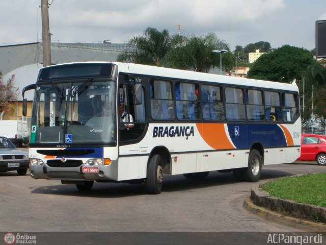 Auto Viação Bragança 8004 na cidade de Bragança Paulista, São Paulo, Brasil, por Antonio Carlos Pangardi. ID da foto: 252368.