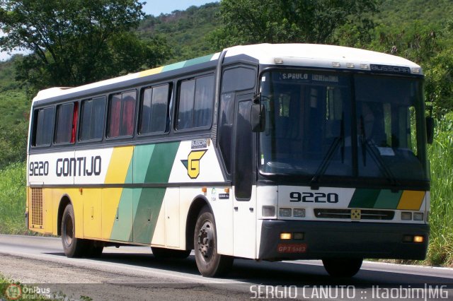 Empresa Gontijo de Transportes 9220 na cidade de Itaobim, Minas Gerais, Brasil, por Sérgio Augusto Braga Canuto. ID da foto: 253156.