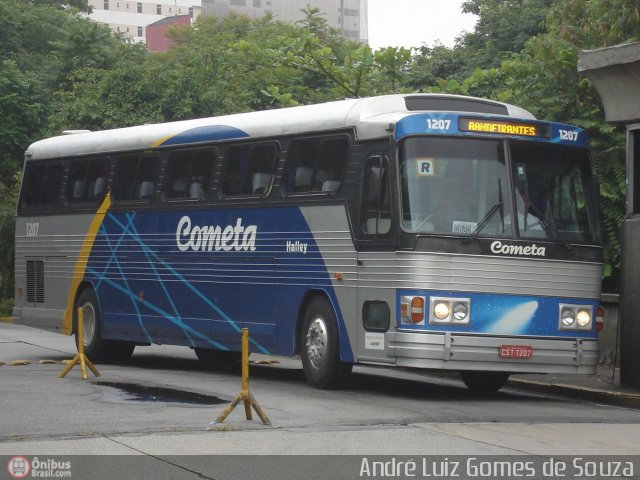 Viação Cometa 1207 na cidade de São Paulo, São Paulo, Brasil, por André Luiz Gomes de Souza. Número da foto: #82158.
