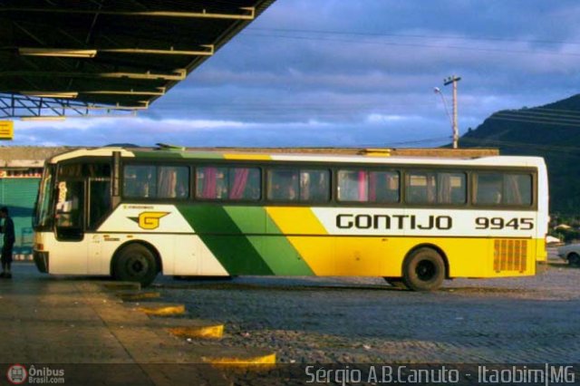 Empresa Gontijo de Transportes 9945 na cidade de Itaobim, Minas Gerais, Brasil, por Sérgio Augusto Braga Canuto. ID da foto: 84731.