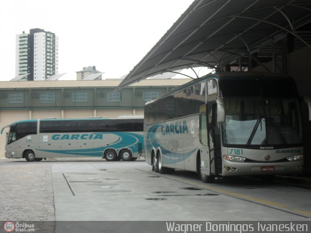 Viação Garcia 7181 na cidade de Curitiba, Paraná, Brasil, por Wagner Domingos Ivanesken. Número da foto: #88991.