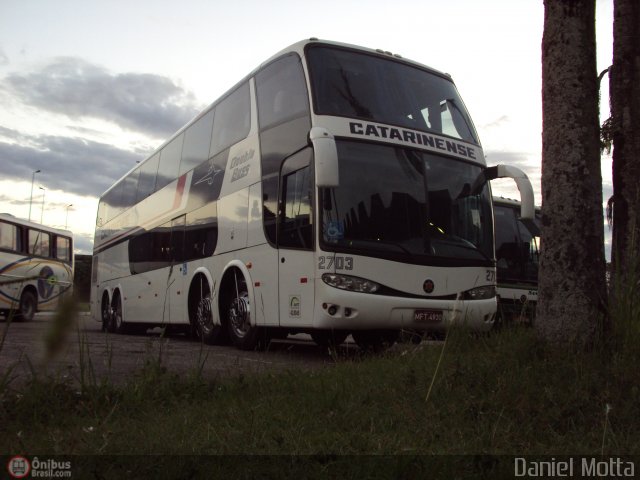 Auto Viação Catarinense 2703 na cidade de Florianópolis, Santa Catarina, Brasil, por Daniel Motta. Número da foto: #114357.