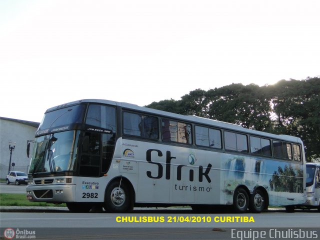 Strik Turismo Fretamento e Excursões 2982 na cidade de Curitiba, Paraná, Brasil, por Paulo Roberto Chulis. ID da foto: 116281.