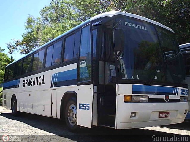 Auto Viação Bragança 1255 na cidade de Águas de Lindóia, São Paulo, Brasil, por Elias  Junior. Número da foto: #106005.