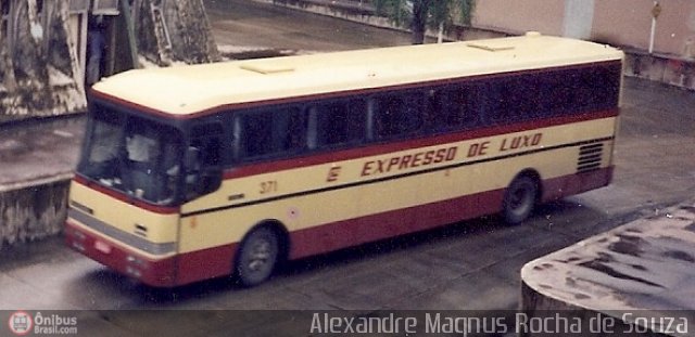 Expresso de Luxo 371 na cidade de Recife, Pernambuco, Brasil, por Alexandre  Magnus. Número da foto: #107959.