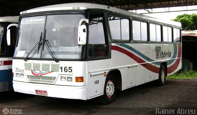Expresso Vitória de Transportes 165 na cidade de São Jerônimo, Rio Grande do Sul, Brasil, por Rainer Abreu. Número da foto: #124482.