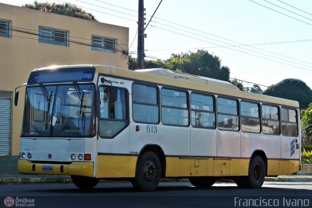 Ônibus Particulares 613 na cidade de Assis, São Paulo, Brasil, por Francisco Ivano. ID da foto: 127150.