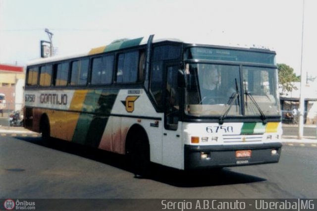 Empresa Gontijo de Transportes 6750 na cidade de Uberaba, Minas Gerais, Brasil, por Sérgio Augusto Braga Canuto. Número da foto: #128089.