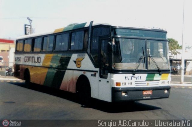 Empresa Gontijo de Transportes 6750 na cidade de Uberaba, Minas Gerais, Brasil, por Sérgio Augusto Braga Canuto. ID da foto: 128089.