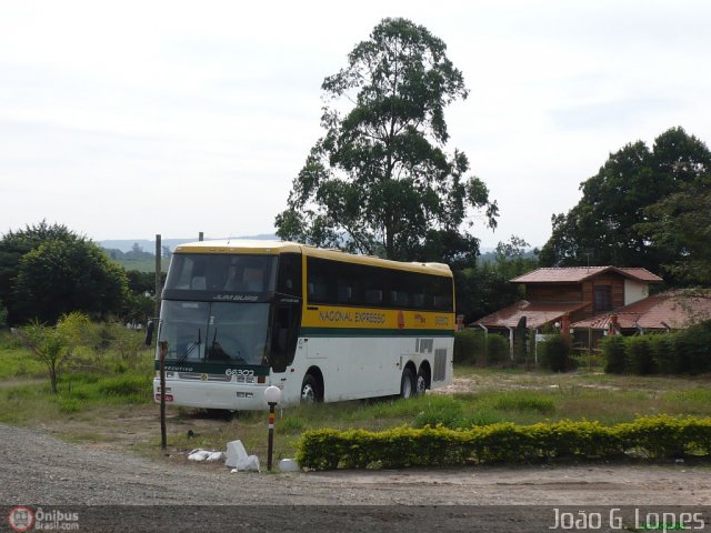 Nacional Expresso 66302 na cidade de Águas de São Pedro, São Paulo, Brasil, por João Guilherme Lopes. Número da foto: #121215.