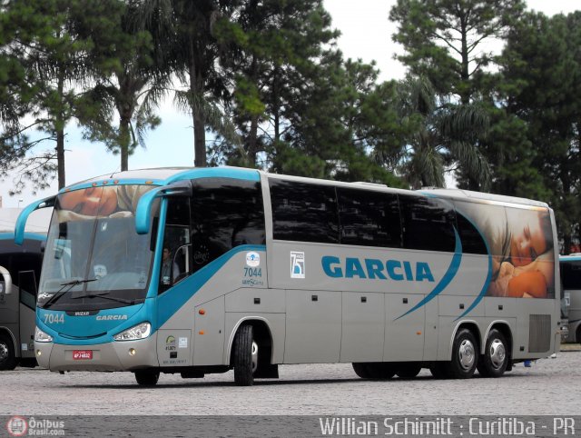 Viação Garcia 7044 na cidade de Curitiba, Paraná, Brasil, por Diego Charlis Coelho. Número da foto: #147317.
