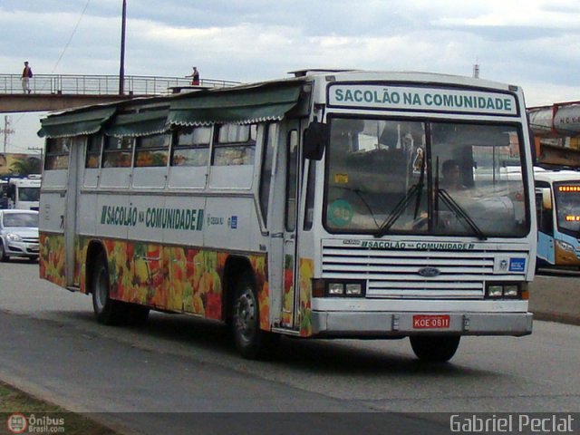 Ônibus Particulares KOE-0811 na cidade de Rio de Janeiro, Rio de Janeiro, Brasil, por Gabriel Peclat. Número da foto: #165441.
