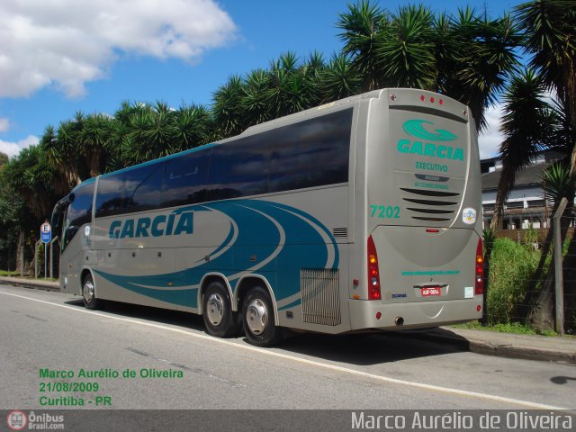 Viação Garcia 7202 na cidade de Curitiba, Paraná, Brasil, por Marco Aurélio de Oliveira. Número da foto: #166643.
