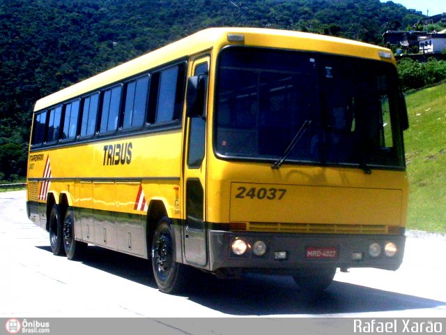 Viação Itapemirim 24037 na cidade de Petrópolis, Rio de Janeiro, Brasil, por Rafael da Silva Xarão. ID da foto: 167514.