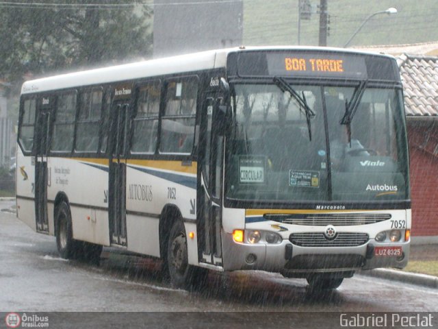 Transportadora e Industrial Autobus 7052 na cidade de Petrópolis, Rio de Janeiro, Brasil, por Gabriel Peclat. ID da foto: 157415.