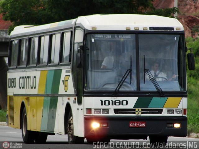 Empresa Gontijo de Transportes 10180 na cidade de Governador Valadares, Minas Gerais, Brasil, por Sérgio Augusto Braga Canuto. ID da foto: 179872.