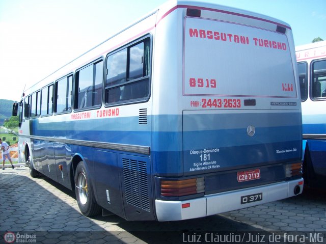 Massutani Turismo 8919 na cidade de Cachoeira Paulista, São Paulo, Brasil, por Luiz Krolman. Número da foto: #195518.