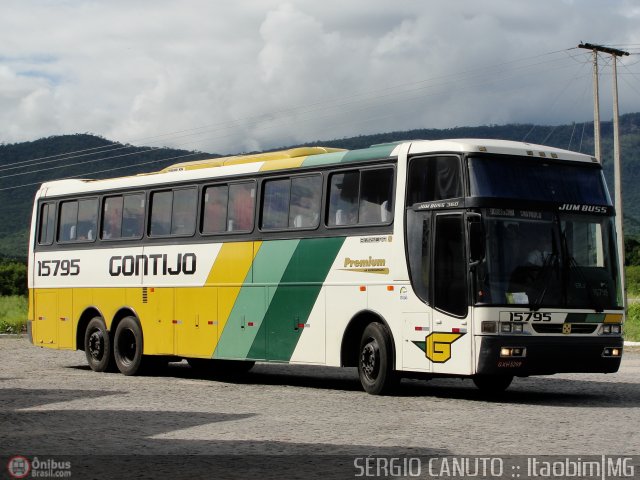 Empresa Gontijo de Transportes 15795 na cidade de Itaobim, Minas Gerais, Brasil, por Sérgio Augusto Braga Canuto. ID da foto: 197156.