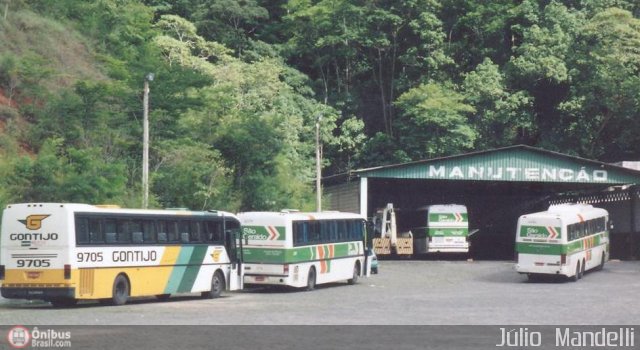 Empresa Gontijo de Transportes 9705 na cidade de Manhuaçu, Minas Gerais, Brasil, por Júlio  Mandelli. Número da foto: #198945.