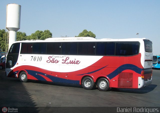 Expresso São Luiz 7010 na cidade de Taguatinga, Distrito Federal, Brasil, por Daniel Rodrigues. Número da foto: #199949.