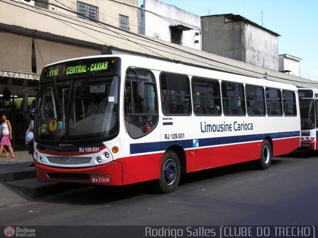 Empresa de Transportes Limousine Carioca RJ 129.031 na cidade de Duque de Caxias, Rio de Janeiro, Brasil, por Rodrigo Salles . Número da foto: #190830.